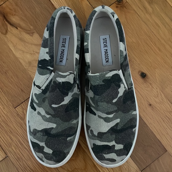 Steve Madden Sneakers - Picture 2 of 3